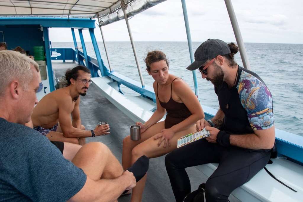 blackturtleconservation.com-advanced-coral-research-training-course-koh-tao-thailand Instructor guiding students through detailed coral taxonomy and data collection techniques during advanced marine research training in Koh Tao, Thailand.