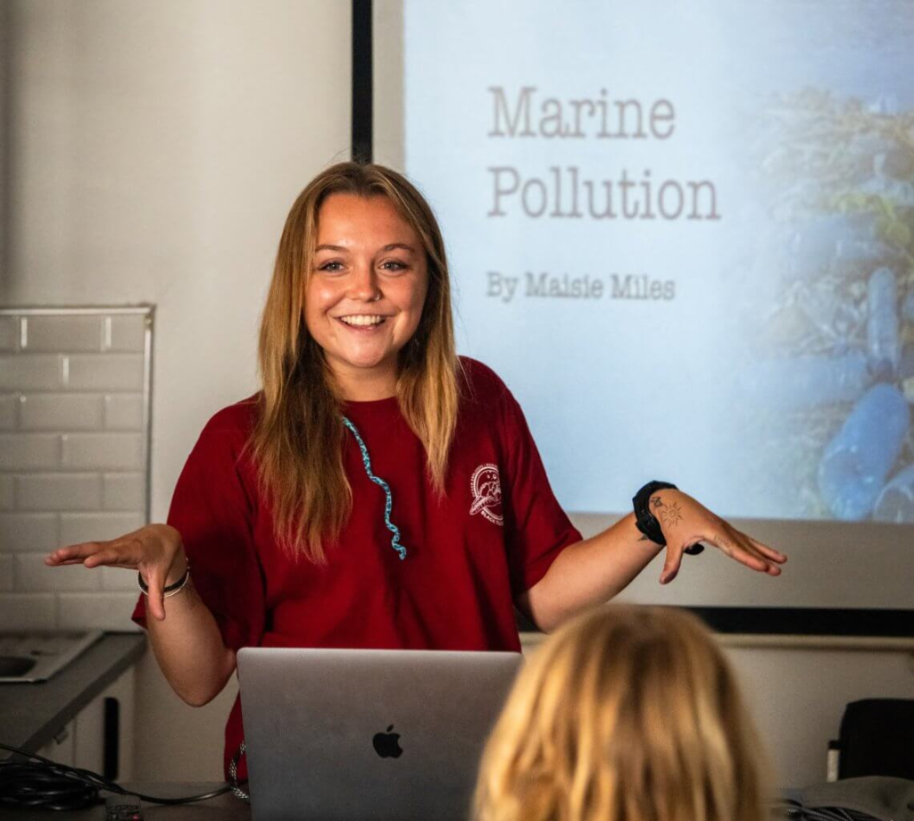 Students collecting and recording marine debris data underwater during the Marine Pollution: Monitoring & Assessment course in Koh Tao.