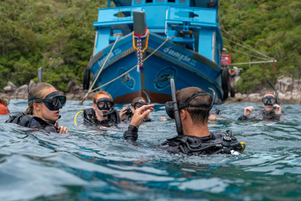 Open Water Diver training session in clear tropical waters, ideal conditions for learning safe and controlled scuba diving in Koh Tao.