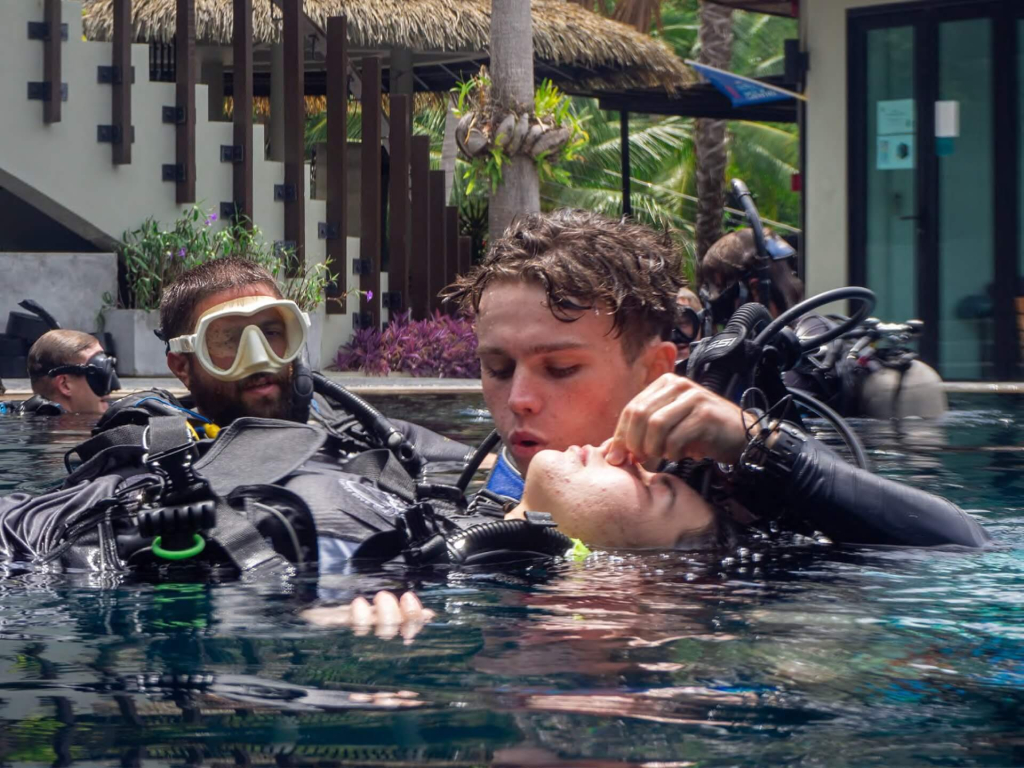 blackturtleconservation.com-rescue-diver-assessment-professional-training-thailand Rescue Diver assessment evaluating emergency management, diver assistance, and rescue skills during professional dive training in Thailand.